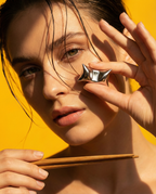 Kuai Zhen Chopsticks Rest